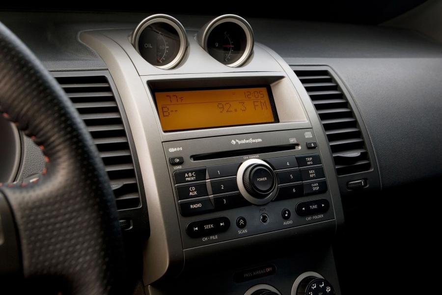 Детали интерьера Nissan Sentra SE-R Spec V (B16) 2007 года  (фото 18 из 21)